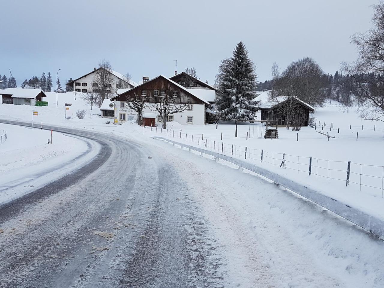 Auberge De La Couronne Saignelégier Eksteriør billede